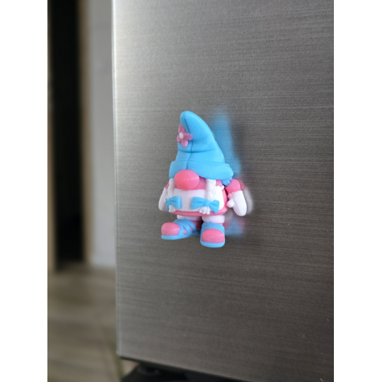 Gnom Girl 2w1 Brelok i magnes na lodówkę 3d - Brelok Druk3d fidget Keychain